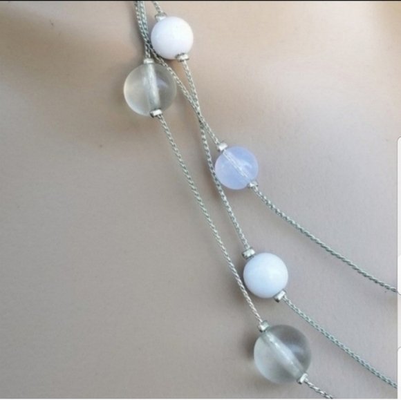 NEW YORK & COMPANY LAYERED SILVERTONE CHAIN & TRANSLUCENT BEAD NECKLACE - Picture 3 of 3